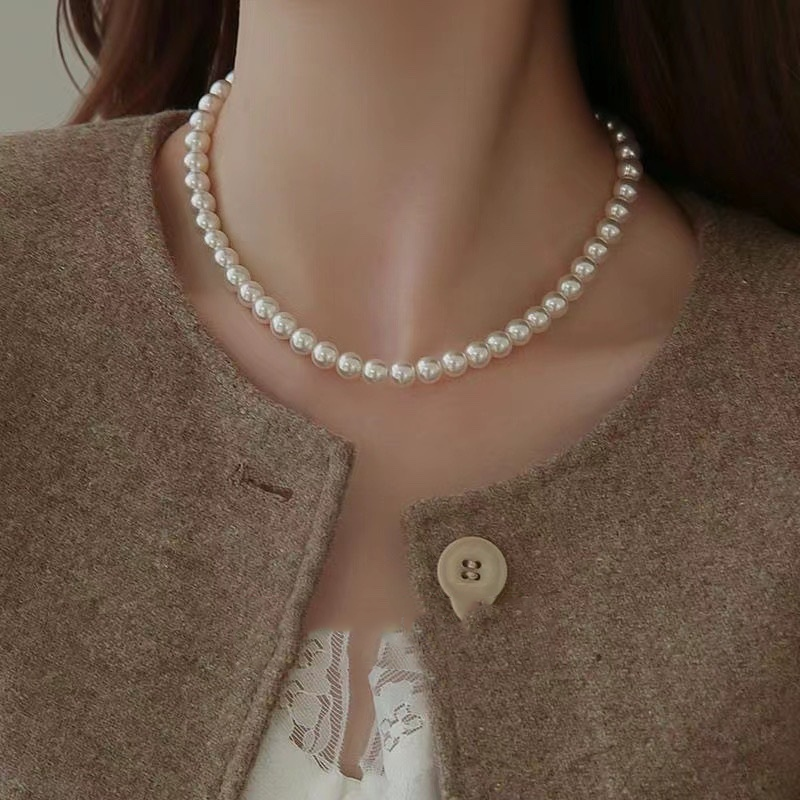 Natural Pearl Mother-of-Pearl Necklace with Silver-Blue Gemstone Clasp