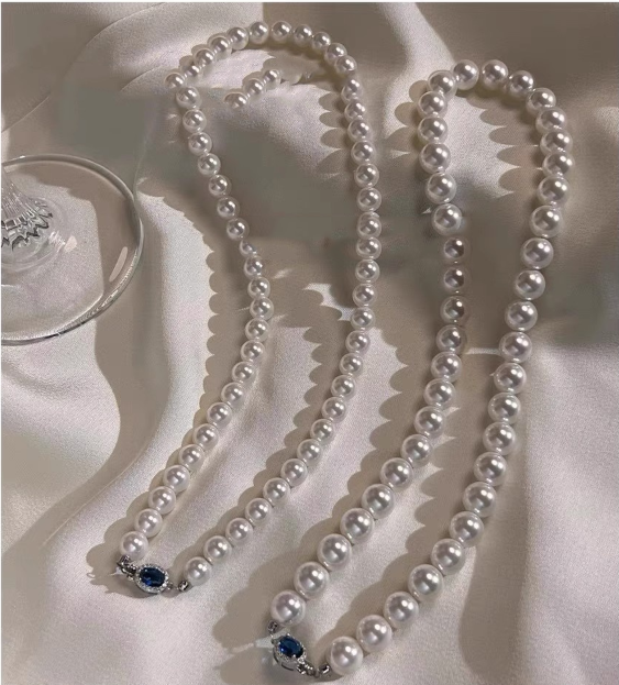 Natural Pearl Mother-of-Pearl Necklace with Silver-Blue Gemstone Clasp
