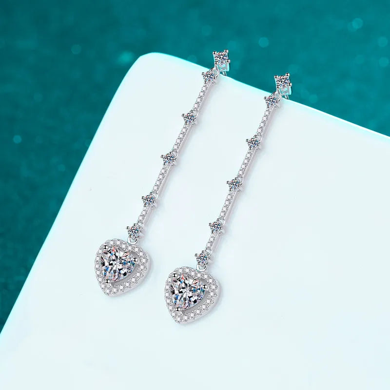 2-carat Moissanite Zircon Heart-shaped Earrings, Shining Brilliantly
