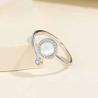 Fashionable luxury round ring with geometric design