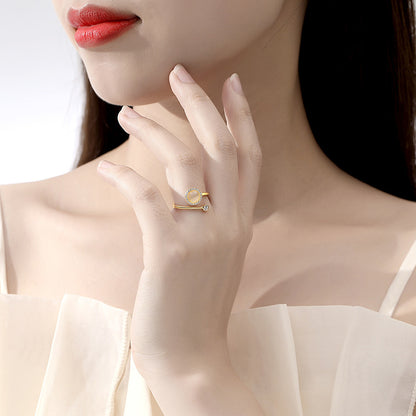 Fashionable luxury round ring with geometric design