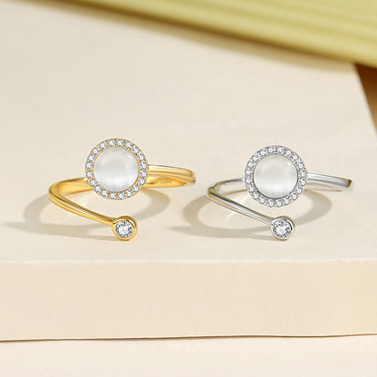 Fashionable luxury round ring with geometric design