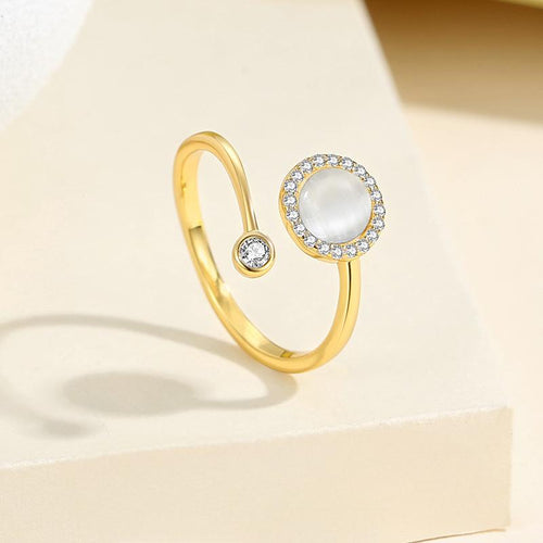 Fashionable luxury round ring with geometric design